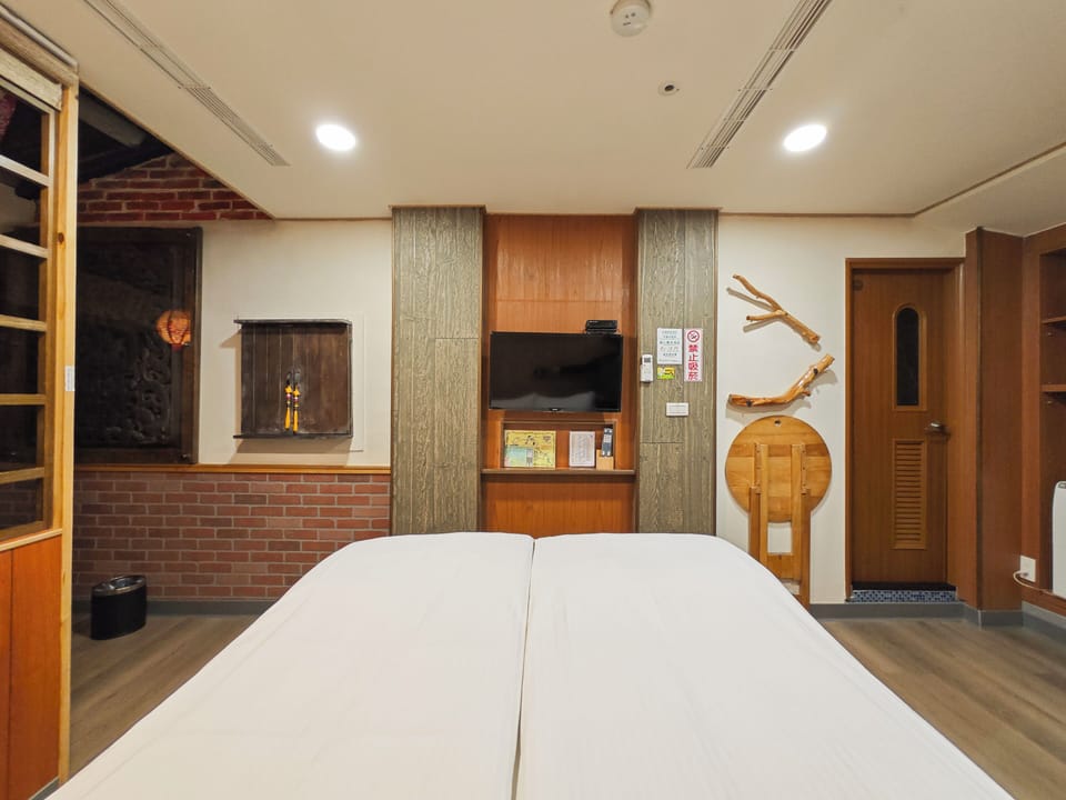 Elite Double Room (102) | Desk, laptop workspace, free WiFi, bed sheets
