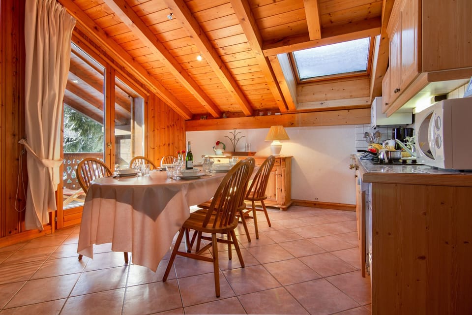 Dining space with access to balcony