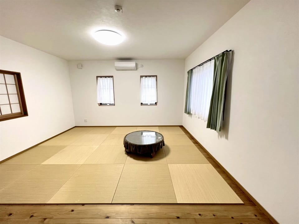 Desk, WiFi (free), bed sheets