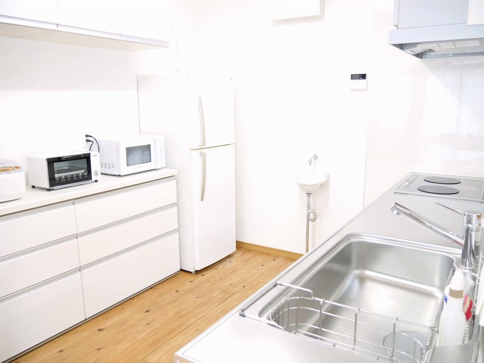 Private Vacation Home | Private kitchen | Full-size fridge, microwave, stovetop, electric kettle