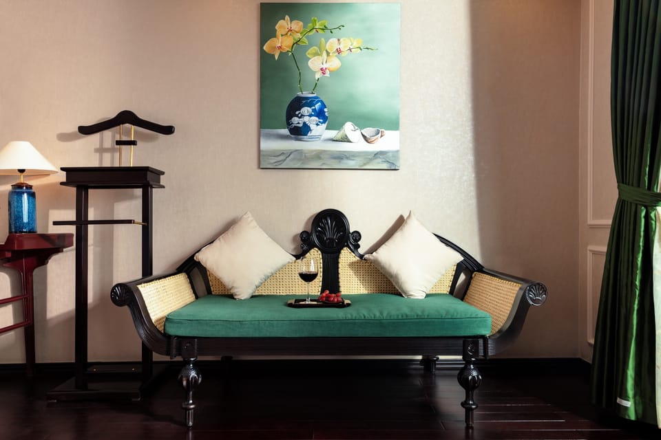 32-inch LED TV with satellite channels, TV