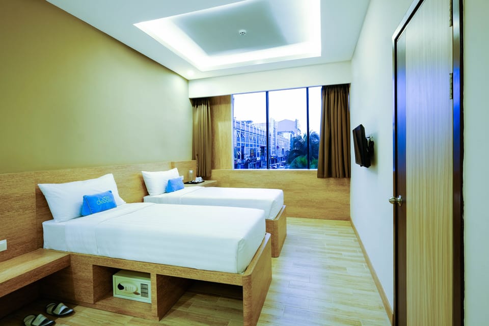 Premium Twin Room | In-room safe, desk, laptop workspace, iron/ironing board (on request)