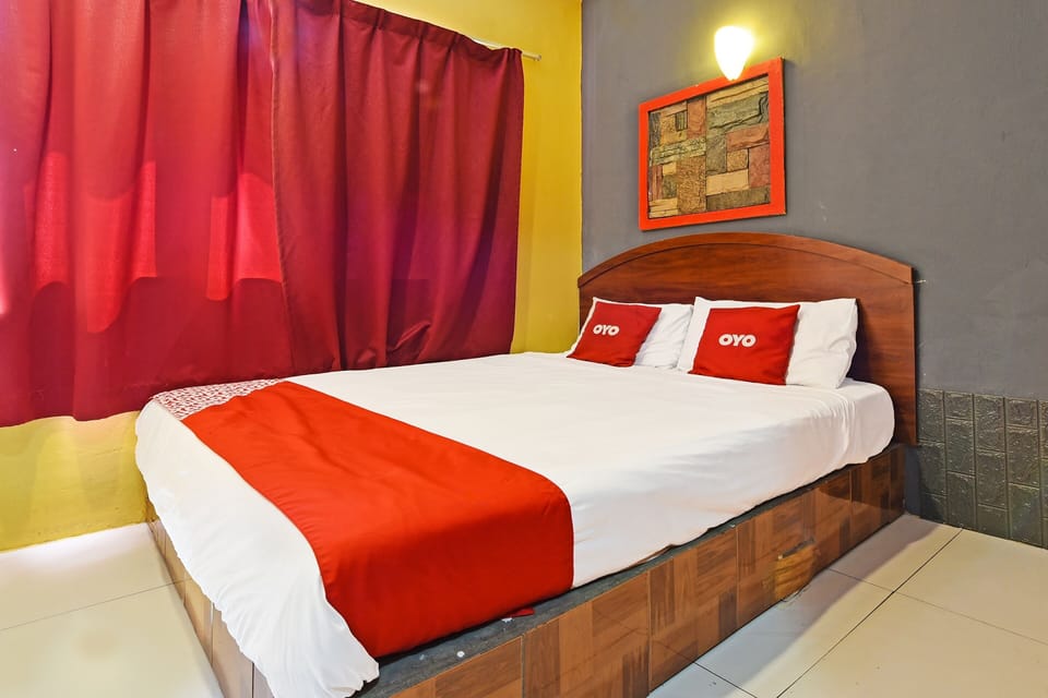 Deluxe Double Room | Desk, WiFi (free), bed sheets