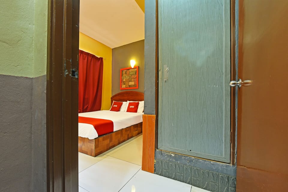 Deluxe Double Room | Desk, WiFi (free), bed sheets