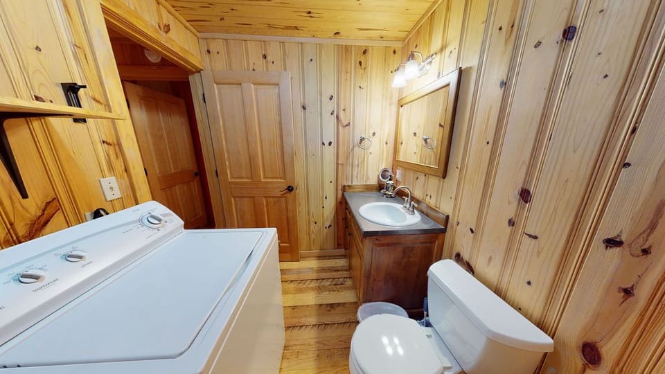 Acorn-Acres-Bathroom(5)