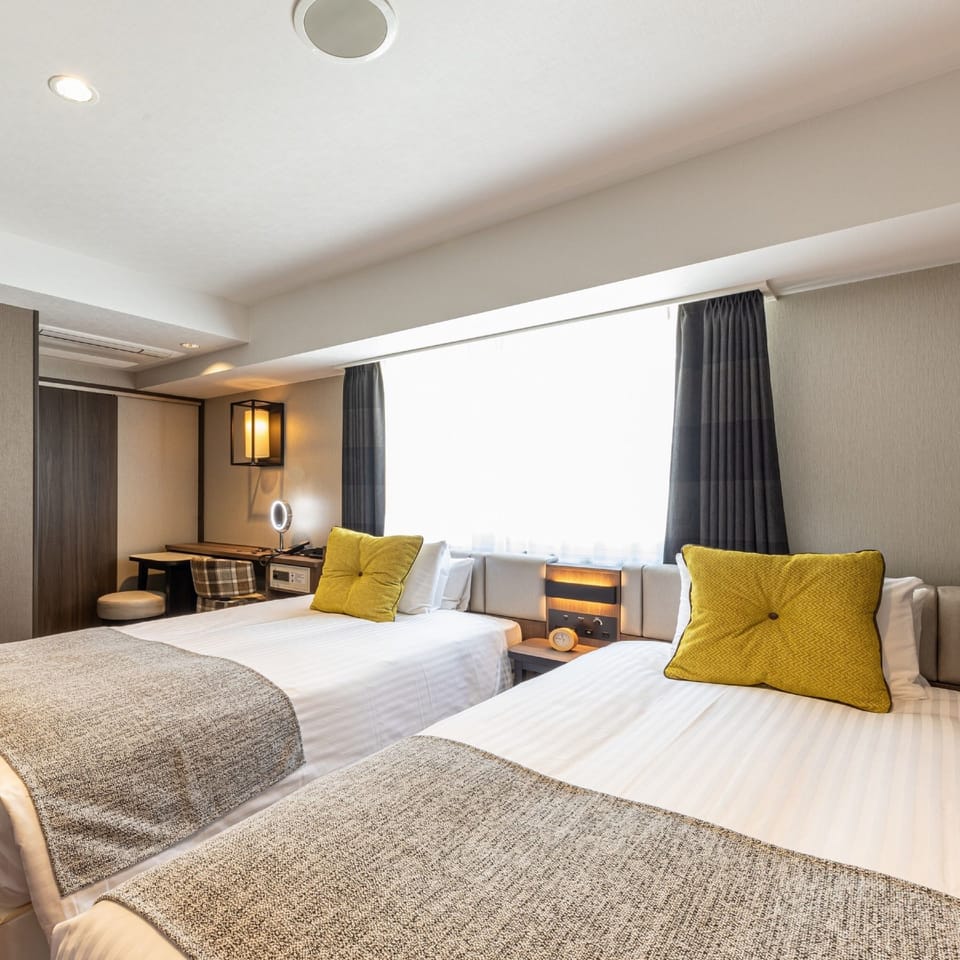 Down comforters, minibar, in-room safe, desk