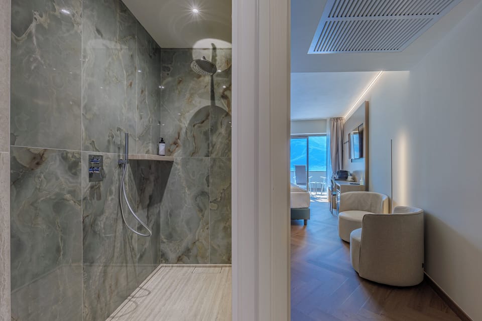 Camera Matrimoniale Panoramic Luxury, Vista Lago | In-room safe, free WiFi, bed sheets