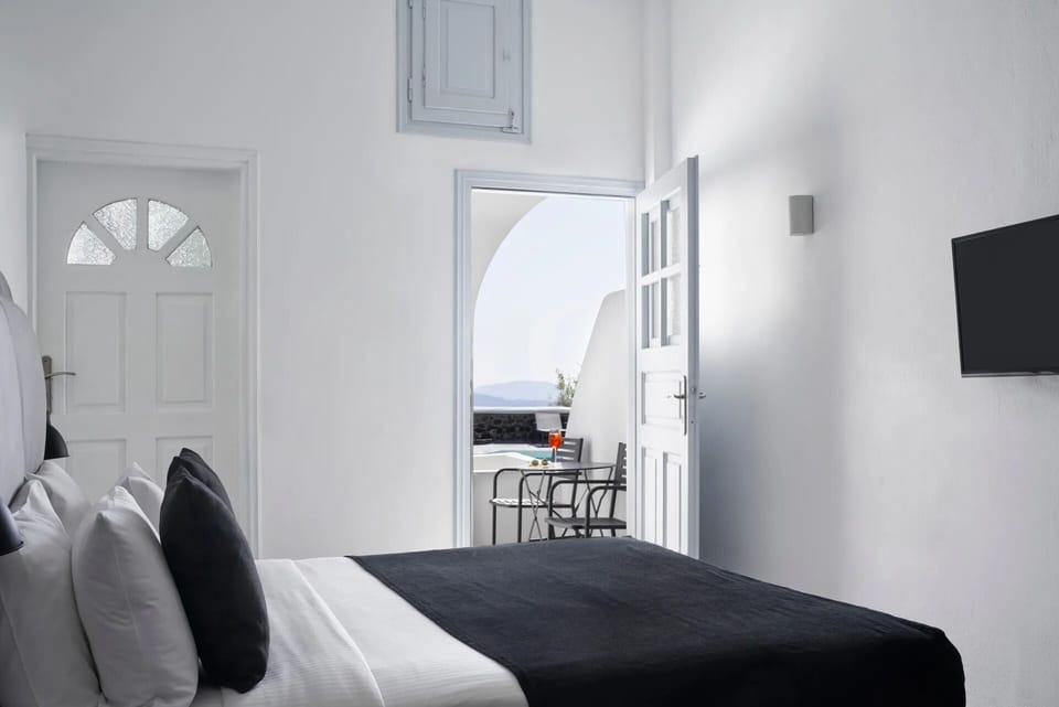 Superior Room with Jetted Tub & Side Sea View | Premium bedding, minibar, in-room safe, free WiFi