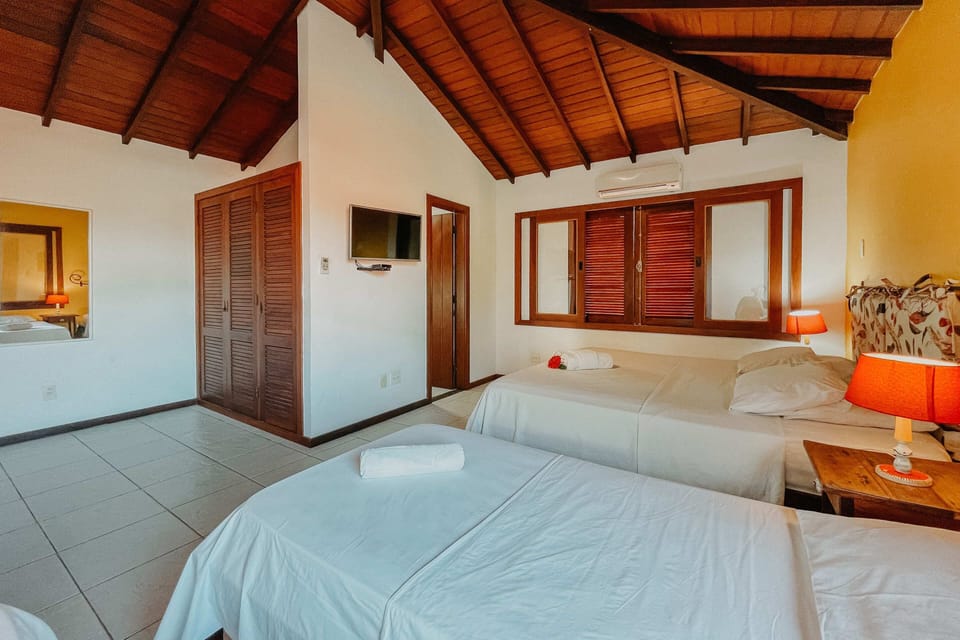 Minibar, free WiFi, bed sheets