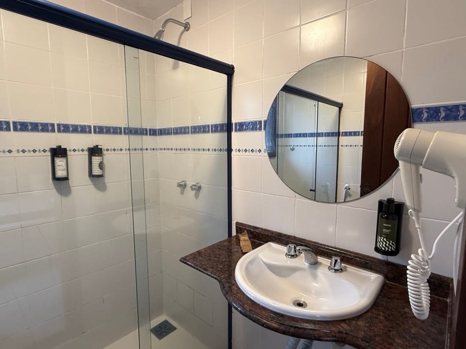 Junior Suite, 1 Double Bed | Bathroom | Shower, free toiletries, hair dryer, towels