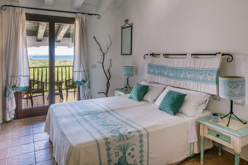 In-room safe, bed sheets