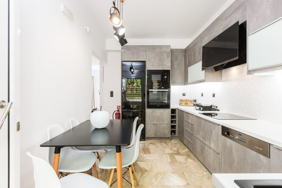 Comfort Apartment | Private kitchen | Fridge, stovetop