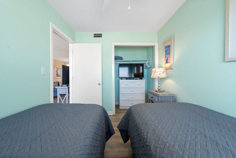 19 Island Shores 150 Bedroom 3