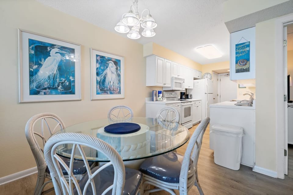 8 Island Shores 150 Dining