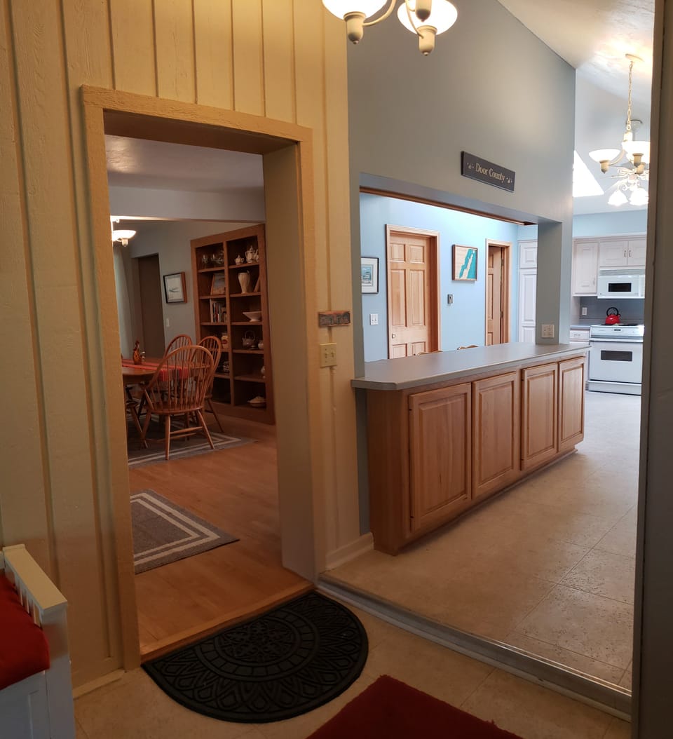 Back foyer into Kitchen
