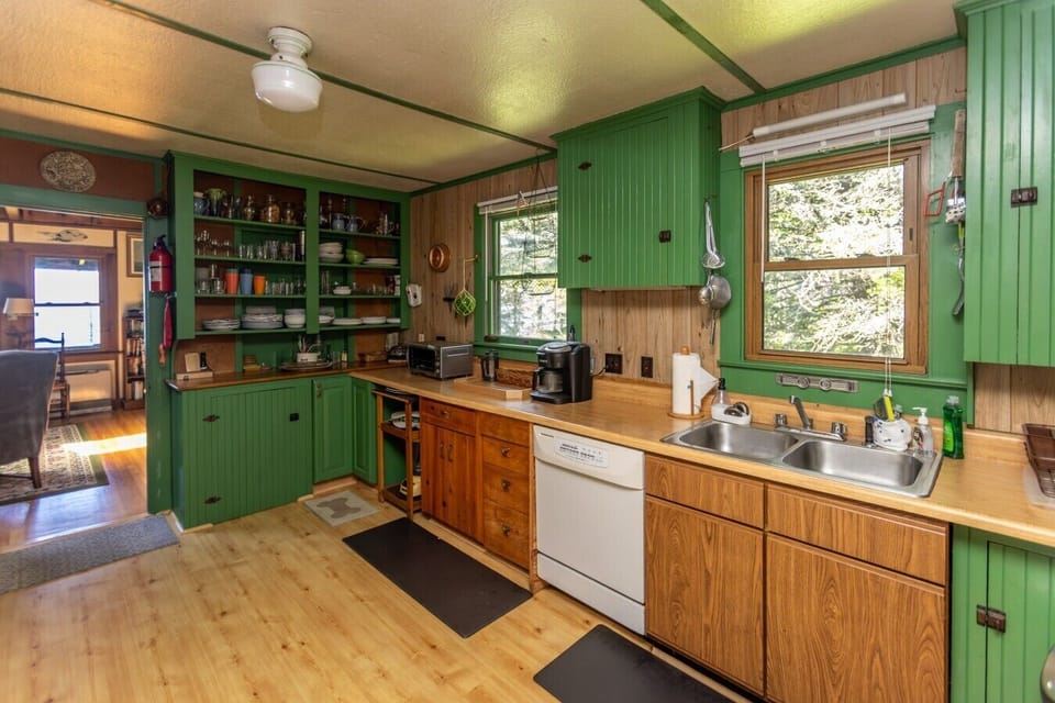 Enter the cabin through the old-school and retro kitchen