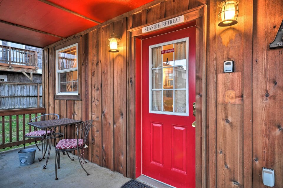 Covered Porch | Unit Entrance | Outdoor Dining
