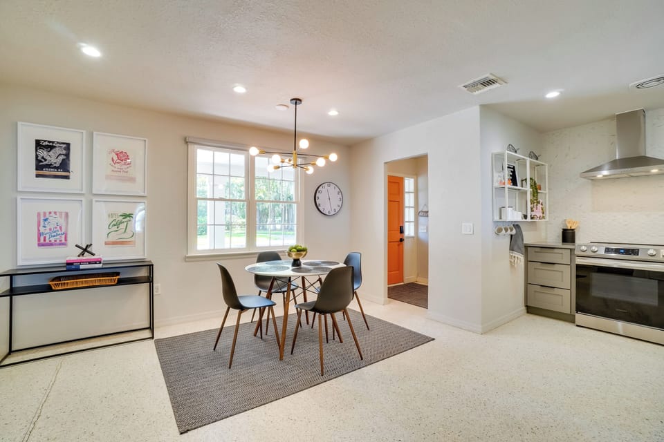 Kitchen Dining Area