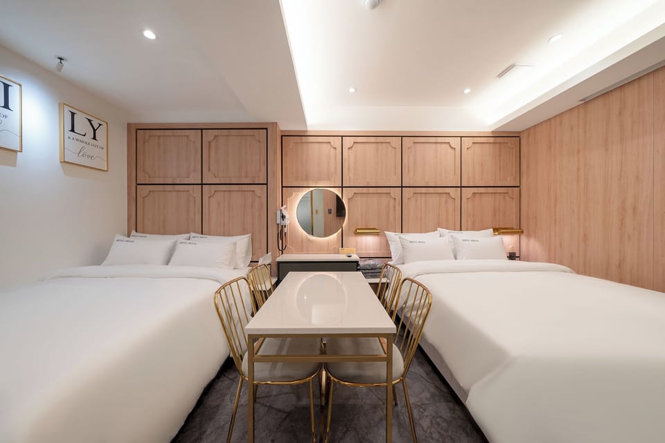 Superior Twin Room, Non Smoking, Housekeeping | Premium bedding, down comforters, desk, laptop workspace