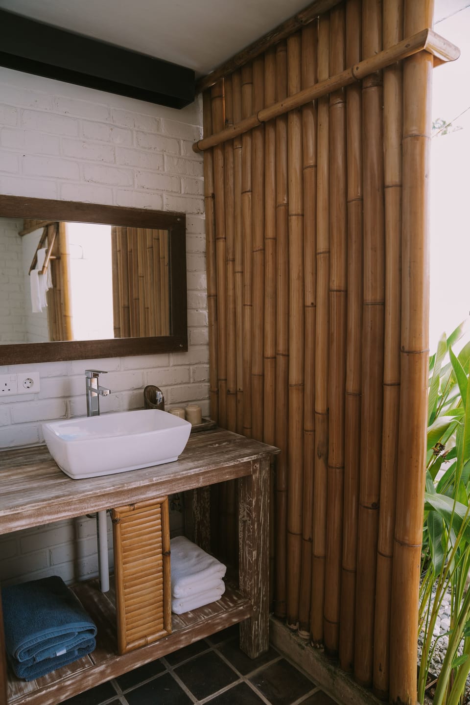 Deluxe Double Room | Bathroom | Shower, bidet, towels, soap