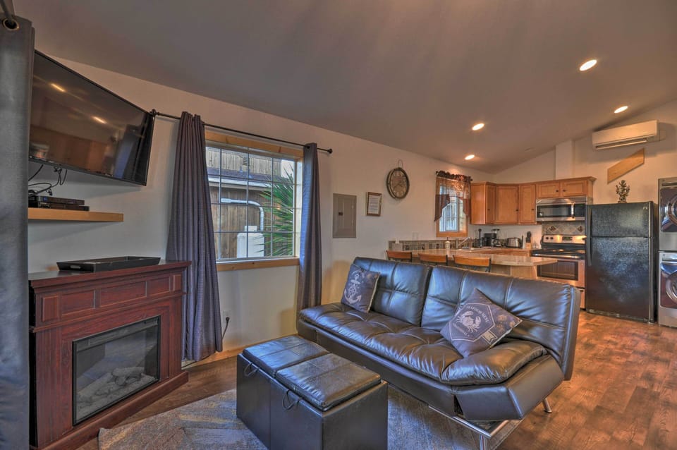 Sitting Area | Smart TV | Electric Fireplace