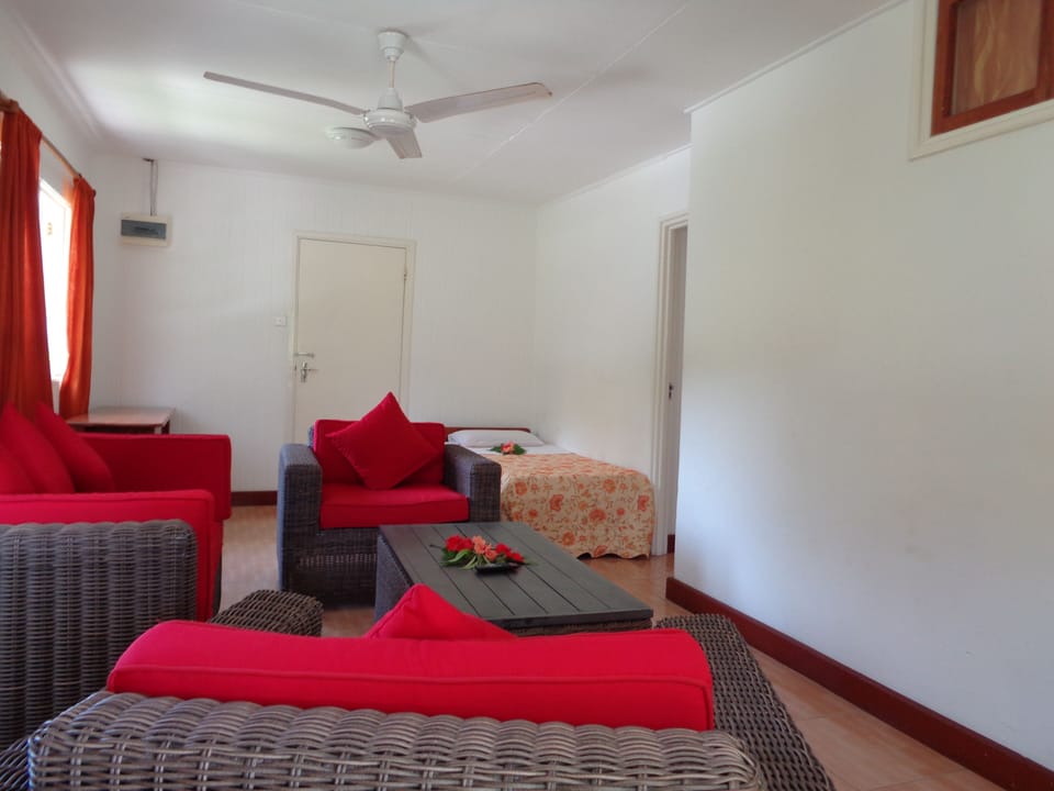 Bungalow, 2 Bedrooms | Living room | Flat-screen TV
