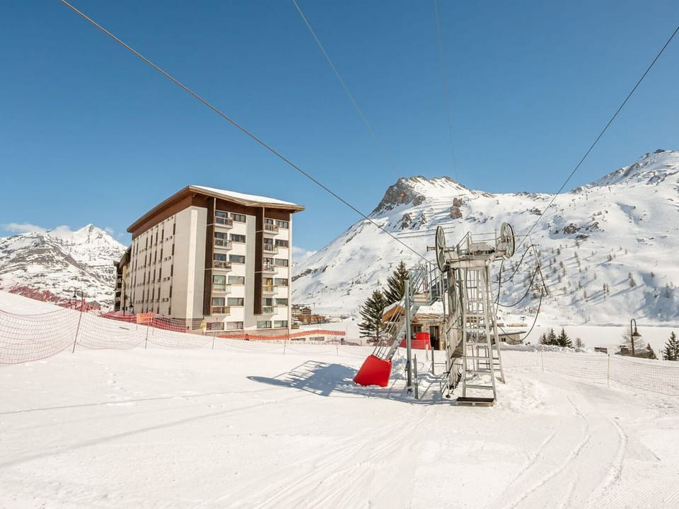 Snow and ski sports