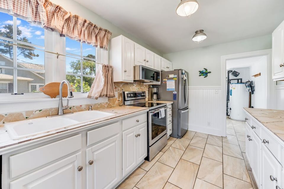 The Chef in your Family will love the well-stocked Kitchen.