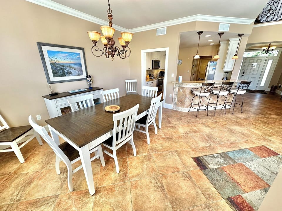 Dining area for 8