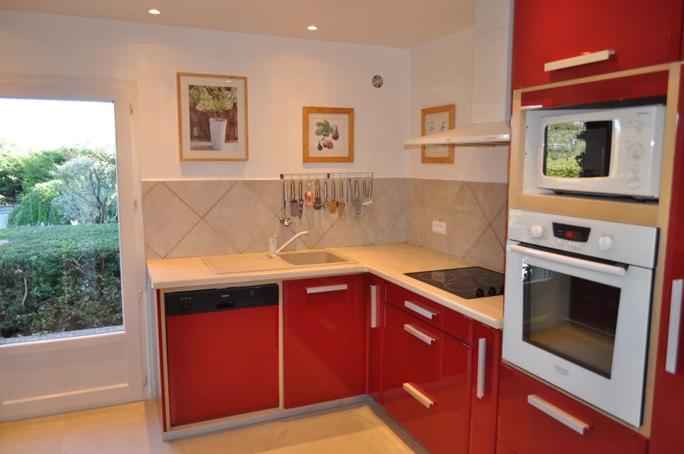 Cottage (Les Oliviers) | Private kitchen | Espresso maker, coffee/tea maker, electric kettle
