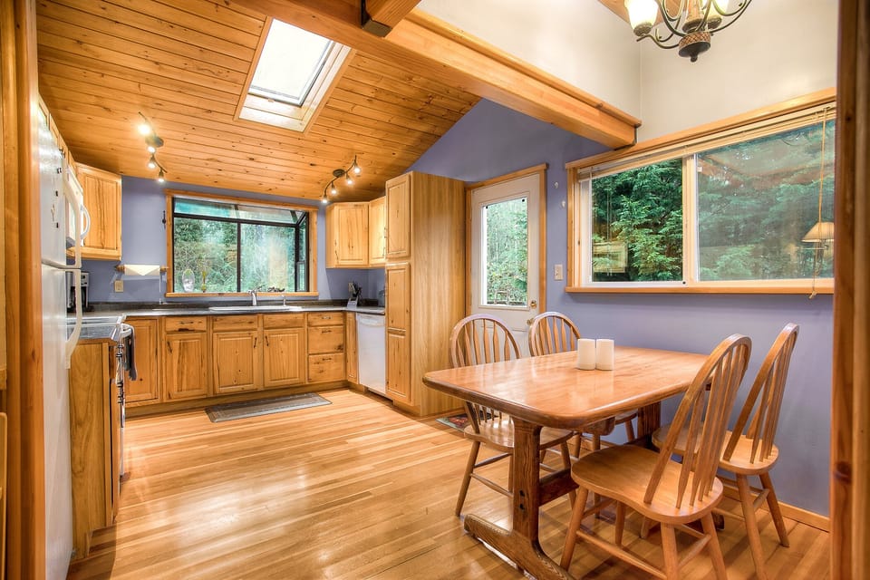 Dining space ideal for your group with seating for 4