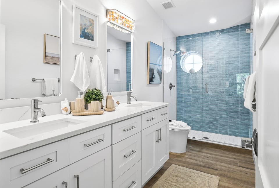 Master on-suite bathroom