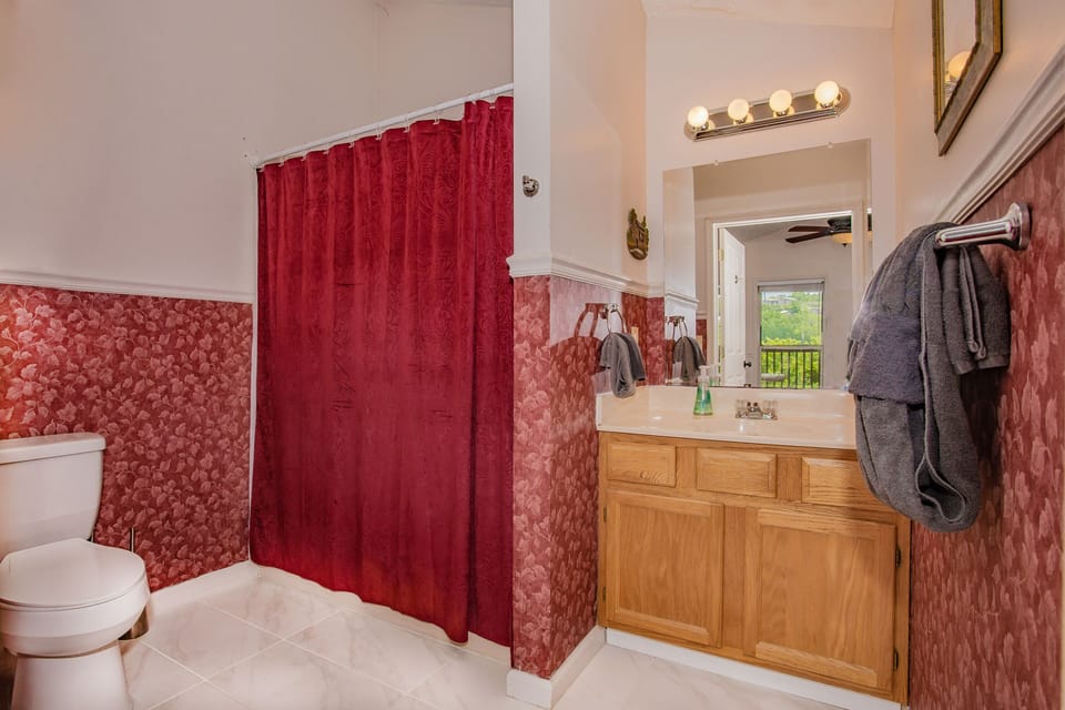 Upstairs master has private en-suite bath, plus there's a downstairs half bath.