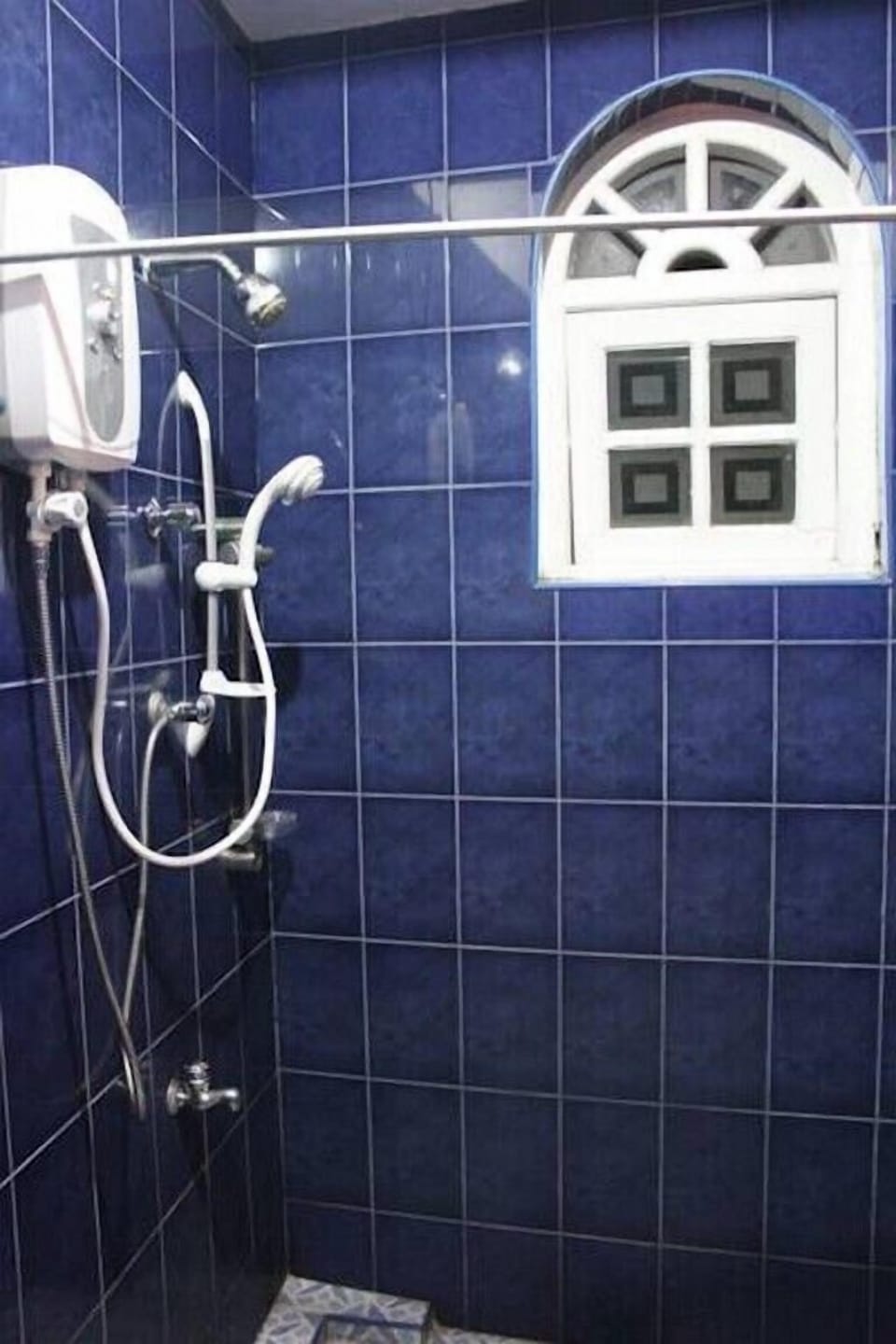 Comfort Villa | Bathroom | Shower, free toiletries, towels