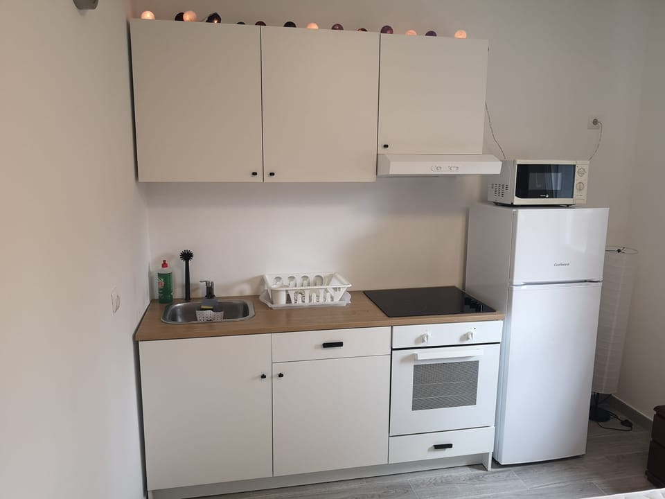 Equipped kitchenette