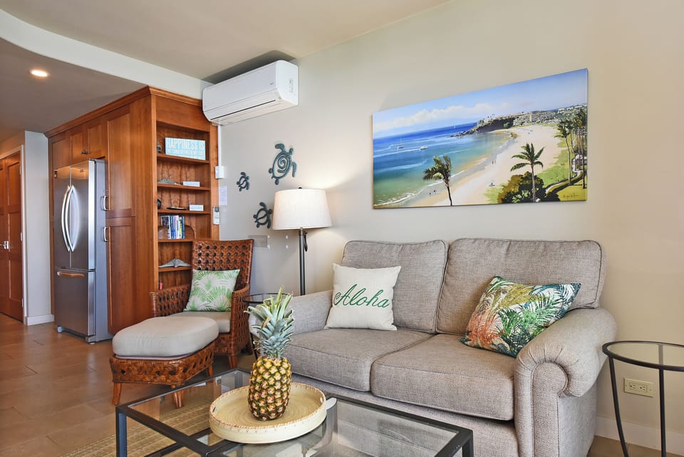 Cozy Tropical Lounge Area
A comfortable seating nook with soft pillows, beach‑inspired décor, and a welcoming island vibe.