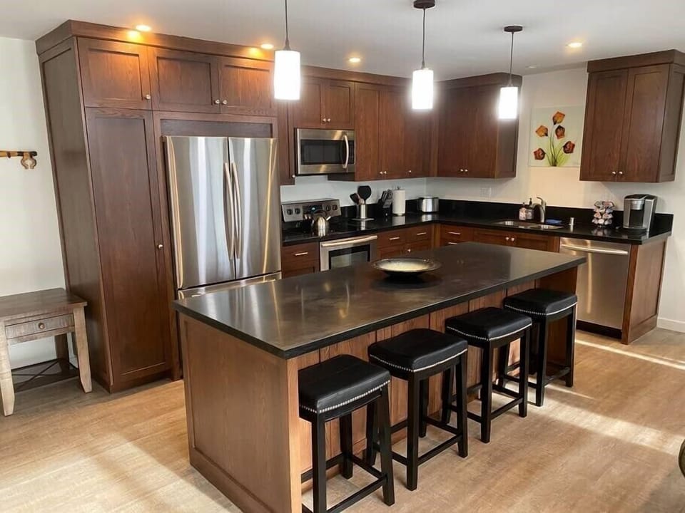 Kitchen Island with counter seating for four