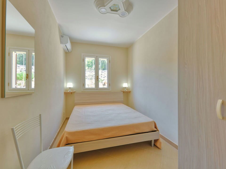 Wood, Interior Design, Floor, Flooring, Ceiling, Room, Home, Apartment, Bedroom, Bed