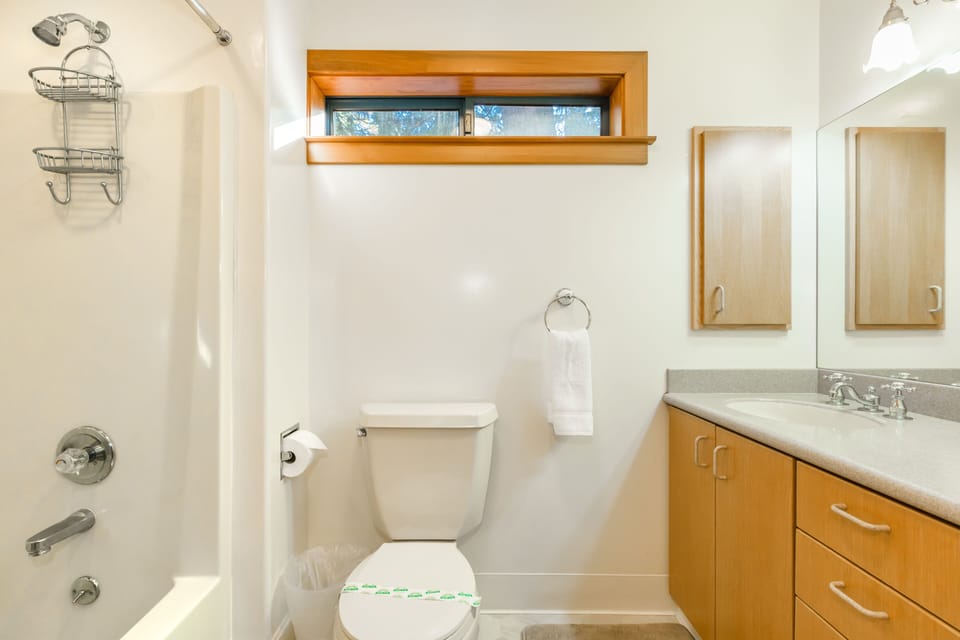 Ensuite Full Private Bathroom in Downstairs Master Queen Room