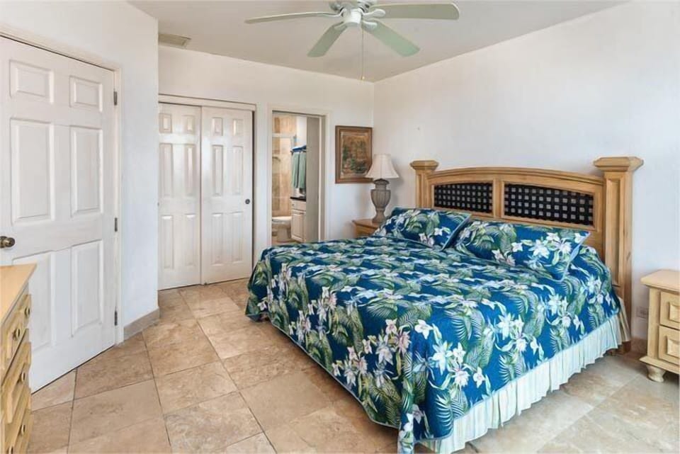 BR #4: King bed, private bath, jungle view and balcony