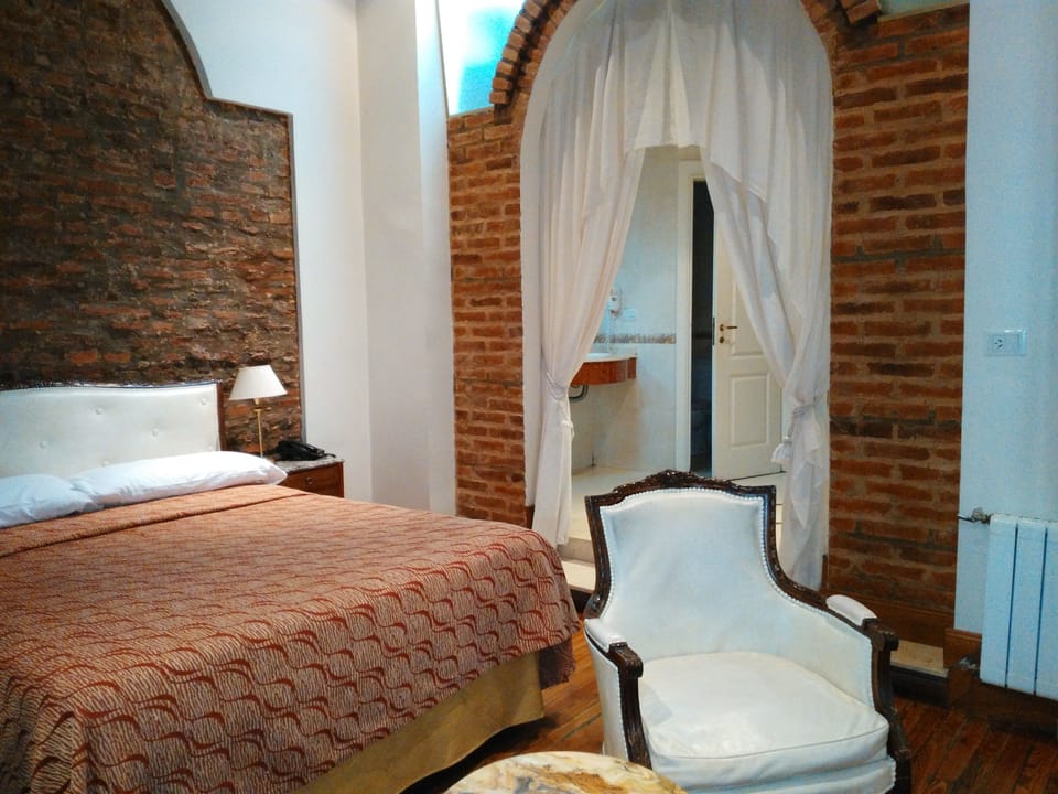 Pillowtop beds, in-room safe, individually decorated
