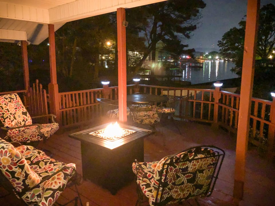 The night view overlooking the reflection of lights on the water is mesmerizing!