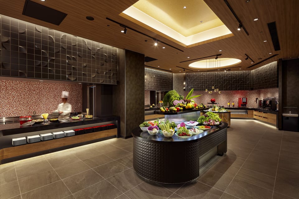2 restaurants; breakfast, lunch, and dinner served