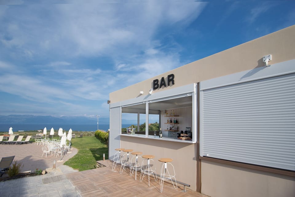 Poolside bar