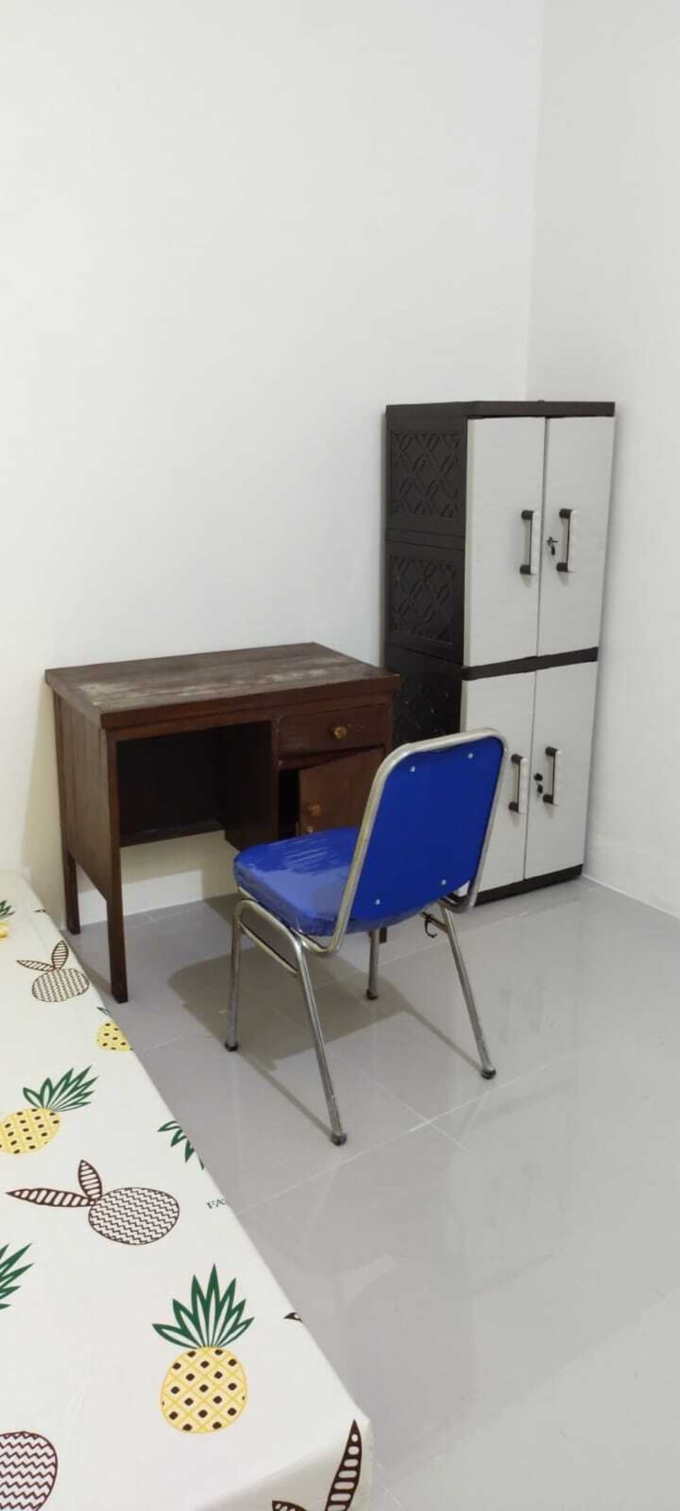 Single Room with AC for Male Only | Desk, free WiFi