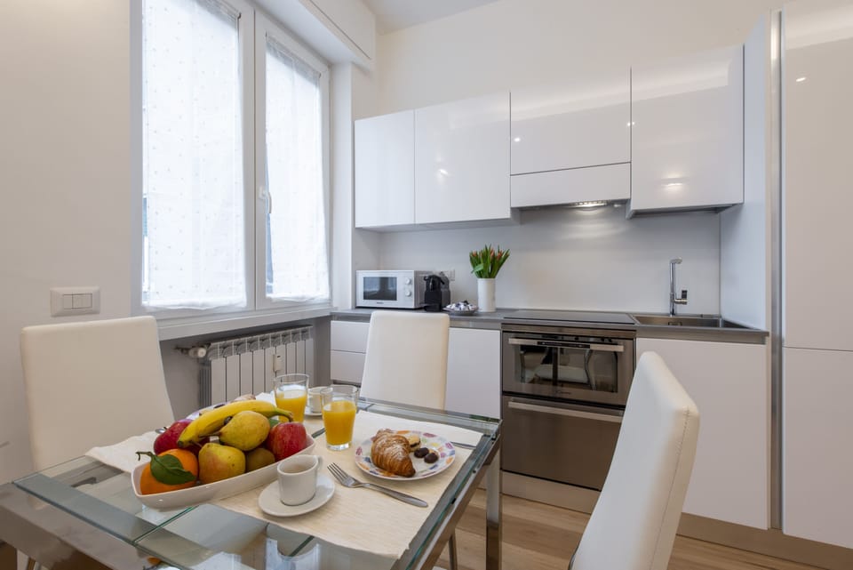 Apartment, 1 Bedroom | Private kitchenette | Full-size fridge, microwave, oven, stovetop