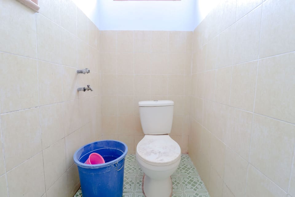 Superior Triple Room | Bathroom | Shower, towels