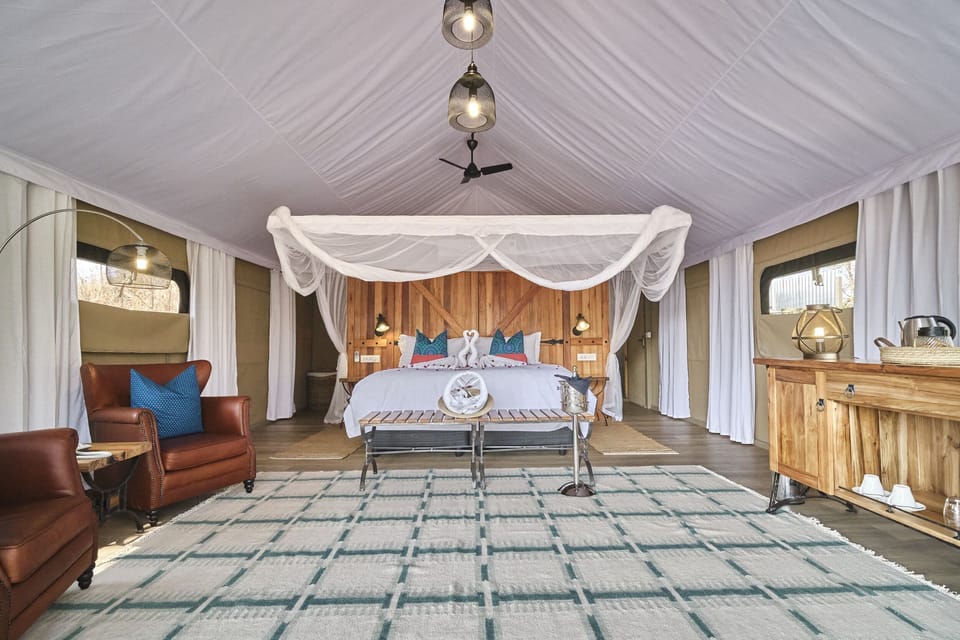 Luxury Tent | In-room safe, desk, WiFi (free), bed sheets