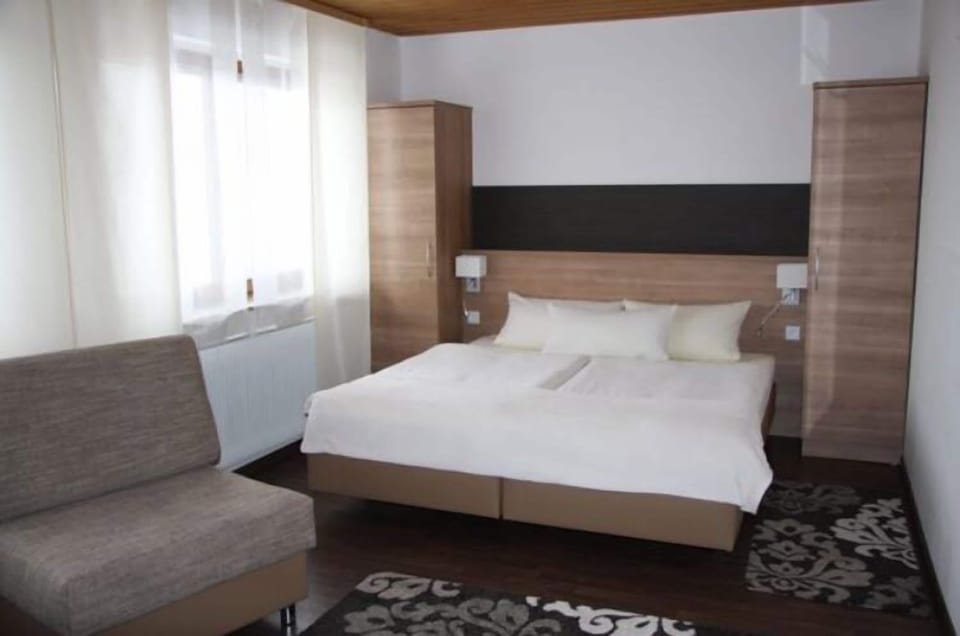 Double Room | Rollaway beds, free WiFi