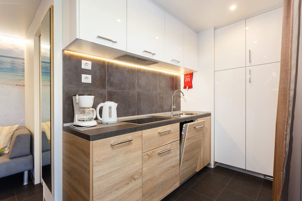 Premium Mobile Home, 2 Bedrooms, Terrace | Private kitchenette | Fridge, microwave, stovetop, electric kettle